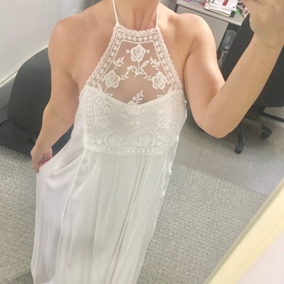 Abercrombie & Fitch Dresses & Skirts - Abercrombie & Fitch White Lace Halter Maxi dress size Medium